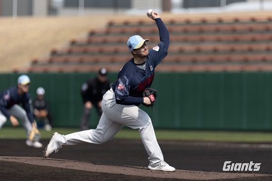 롯데 자이언츠 투수 터커 데이비슨이 지난 1일 지바롯데전에서 선발 등판해 3이닝 2탈삼진 무실점을 기록했다. 롯데 자이언츠