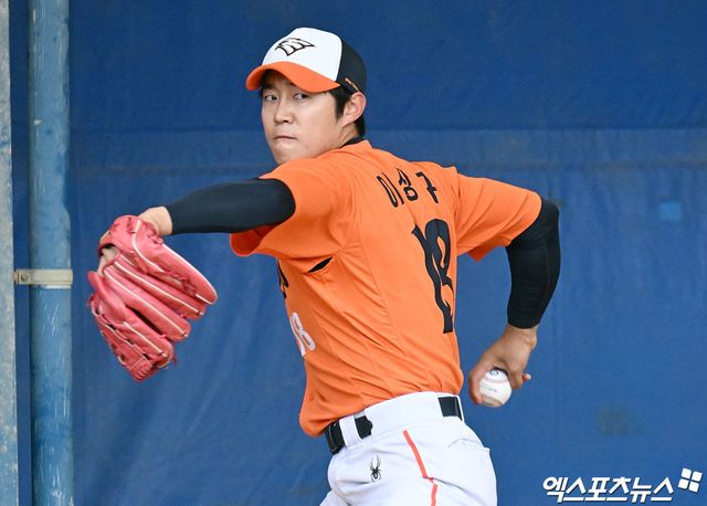 21일 일본 오키나와 온나손 아카마구장에서 진행된 한화 이글스 스프링캠프, 한화 이상규가 불펜피칭을 하고 있다. 엑스포츠뉴스DB