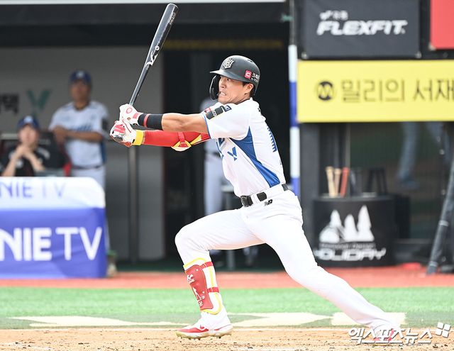 KT 위즈 내야수 천성호가 지난해 정규시즌 경기에서 타격하고 있다. 엑스포츠뉴스 DB