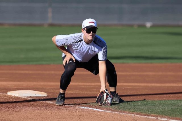 LG 내야수 문정빈은 오키나와 연습경기에서 두각을 드러내고 있다. 공수주에서 눈에 띄는 상승세를 보이며 라인업에 활력을 불어넣고 있다. LG 트윈스