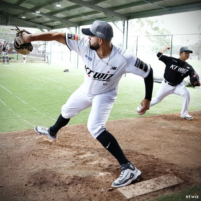 KT 투수 헤이수스는 2일 기노자 구장에서 열릴 LG전 등판을 준비한다. KT 위즈