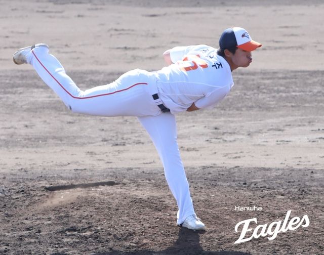 한화 이글스는 2일 일본 오키나와 고친다구장에서 열린 SSG 랜더스와의 연습경기에서 0-19 대패를 당했다. 한화 정우주는 1이닝 무실점을 기록했다. 한화 이글스