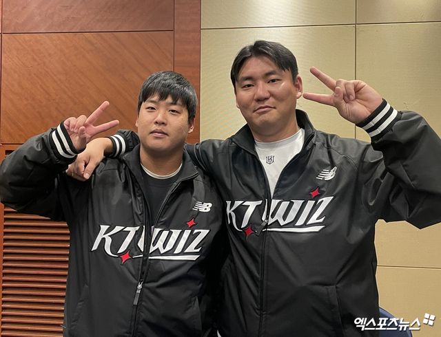 왼쪽부터 KT 위즈 강백호, 장성우. 20일 서울 송파구 잠실동 롯데호텔 월드에서 개최된 2025 신한 SOL Bank KBO 미디어데이 및 팬패스트 종료 후 인터뷰에서 기념촬영하고 있다. 잠실, 최원영 기자