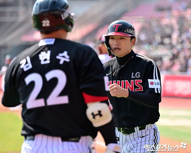 8일 오후 수원KT위즈파크에서 열린 '2025 신한 SOL Bank KBO리그' LG 트윈스와 KT 위즈의 시범경기, 1회초 1사 1,3루 LG 박해민이 문보경의 1타점 적시타때 득점에 성공하고 있다. 엑스포츠뉴스 DB