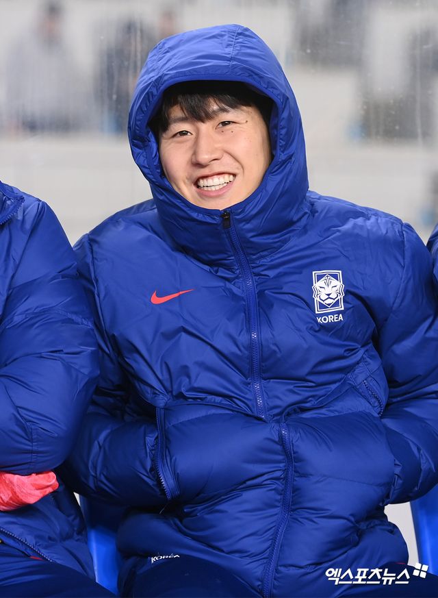 홍명보 감독이 이끄는 대한민국 축구 대표팀이 20일 고양종합운동장에서 열린 오만과의 2026 국제축구연맹(FIFA) 북중미 월드컵(캐나다-미국-멕시코 공동개최) 아시아지역 3차 예선 B조 7차전에서 황희찬의 선제골로 1-0으로 앞선 채 전반을 마쳤다.&nbsp;고양, 고아라 기자