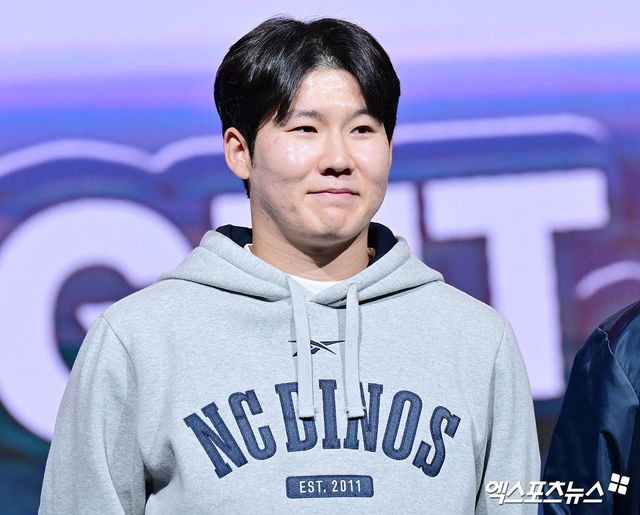 NC 다이노스 박민우가 20일 서울 송파구 잠실동 롯데호텔 월드에서 개최된 2025 신한 SOL Bank KBO 미디어데이 및 팬패스트에서 기념촬영하고 있다. 잠실, 김한준 기자