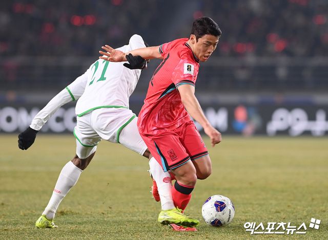 홍명보 감독이 이끄는 대한민국 축구 대표팀이 20일 고양종합운동장에서 열린 오만과의 2026 국제축구연맹(FIFA) 북중미 월드컵(캐나다-미국-멕시코 공동개최) 아시아지역 3차 예선 B조 7차전에서 황희찬의 선제골로 1-0으로 앞선 채 전반을 마쳤다.&nbsp;고양, 고아라 기자