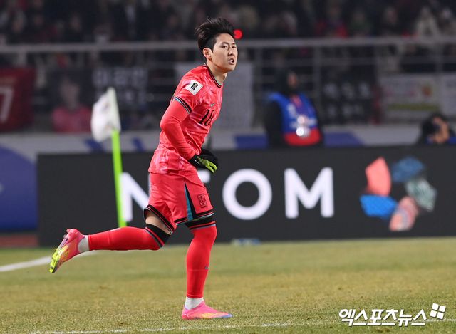 홍명보 감독이 이끄는 대한민국 축구 대표팀이 20일 고양종합운동장에서 열린 오만과의 2026 국제축구연맹(FIFA) 북중미 월드컵(캐나다-미국-멕시코 공동개최) 아시아지역 3차 예선 B조 7차전에서 황희찬의 선제골로 1-0으로 앞선 채 전반을 마쳤다.&nbsp;고양, 고아라 기자