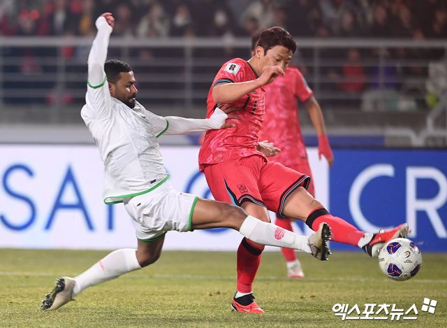 홍명보 감독이 이끄는 대한민국 축구 대표팀이 20일 고양종합운동장에서 열린 오만과의 2026 국제축구연맹(FIFA) 북중미 월드컵(캐나다-미국-멕시코 공동개최) 아시아지역 3차 예선 B조 7차전에서 황희찬의 선제골로 1-0으로 앞선 채 전반을 마쳤다.&nbsp;고양, 고아라 기자