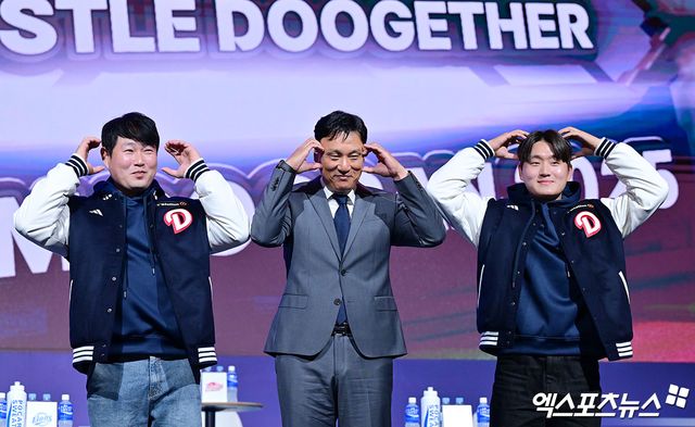 왼쪽부터 두산 베어스 양의지, 이승엽 감독, 김택연. 20일 서울 송파구 잠실동 롯데호텔 월드에서 개최된 2025 신한 SOL Bank KBO 미디어데이 및 팬패스트에서 포즈를 취하고 있다. 잠실, 김한준 기자