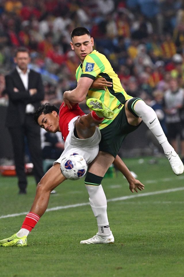 지난 1월 신태용 감독을 경질했던 인도네시아가 20일(한국시간) 호주 시드니의 시드니 풋볼 스타디움에서 열린 호주와의 2026 FIFA 북중미 월드컵 아시아 3차예선 7차전에서 전반을 0-3으로 뒤진 가운데 마쳤다. 사진 연합뉴스