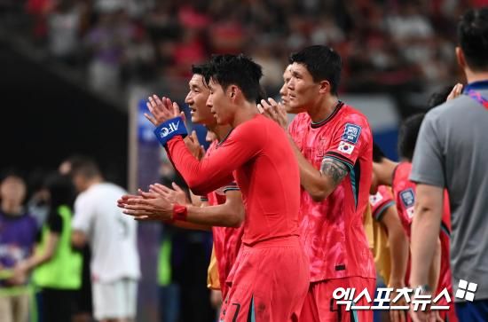 홍명보 감독이 이끄는 축구 국가대표팀이 20일 오후 8시 고양종합운동장에서 열리는 오만과의 2026 국제축구연맹(FIFA) 북중미 월드컵(캐나다-미국-멕시코 공동개최) 아시아지역 3차 예선 B조 7차전에 나설 선발 명단을 공개했다. 현재 대표팀은 4승2무(승점 14) 무패 행진을 달리며 조 선두를 달리고 있다. 2위 이라크(승점 11)보다 3점 앞서 있고, 3위 요르단(승점 9)과는 5점 차다. 엑스포츠뉴스DB