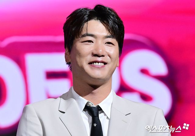 SSG 랜더스 김광현이 20일 서울 송파구 잠실동 롯데호텔 월드에서 개최된 2025 신한 SOL Bank KBO 미디어데이 및 팬패스트에서 기념촬영하고 있다. 잠실, 김한준 기자