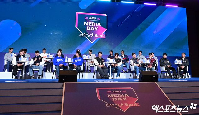 20일 오후 서울 송파구 롯데호텔 월드에서 열린 ‘2025 신한 SOL Bank KBO 미디어데이 & 팬페스트', 10개 구단 대표 선수들이 취재진 질문에 답하고 있다. 잠실, 김한준 기자