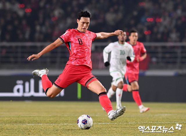 홍명보 감독이 이끄는 대한민국 축구 대표팀이 20일 고양종합운동장에서 열린 오만과의 2026 국제축구연맹(FIFA) 북중미 월드컵(캐나다-미국-멕시코 공동개최) 아시아지역 3차 예선 B조 7차전에서 황희찬의 선제골로 1-0으로 앞선 채 전반을 마쳤다.&nbsp;고양, 고아라 기자