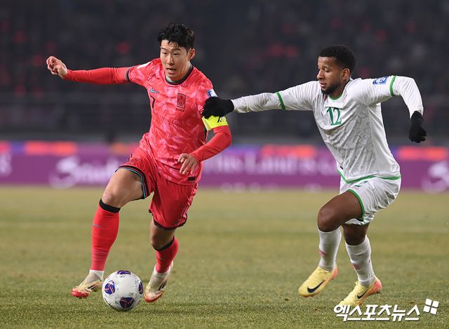 홍명보 감독이 이끄는 대한민국 축구 대표팀이 20일 고양종합운동장에서 열린 오만과의 2026 국제축구연맹(FIFA) 북중미 월드컵(캐나다-미국-멕시코 공동개최) 아시아지역 3차 예선 B조 7차전에서 황희찬의 선제골로 1-0으로 앞선 채 전반을 마쳤다.&nbsp;고양, 고아라 기자