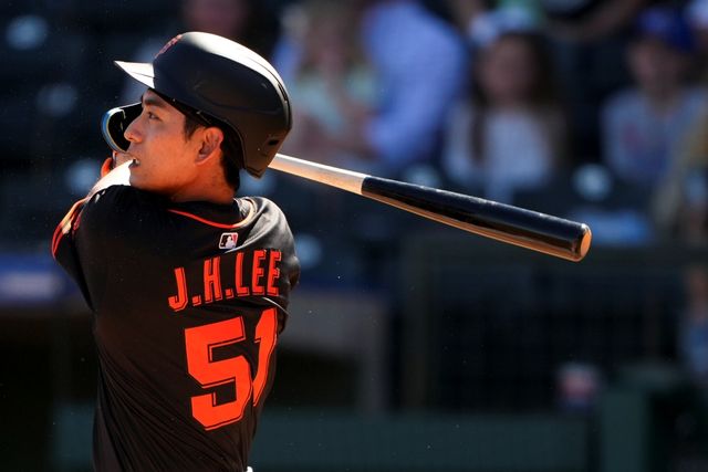 샌프란시스코 자이언츠 외야수 이정후가 이르면 22일 클리블랜드 가디언스전에 복귀할 전망이다. 밥 멜빈 샌프란시스코 감독은 20일 취재진과 만나 이정후가 22일 복귀할 수 있을 것이라고 얘기했으며, 28일 정규시즌 개막전에 출전할 수 있도록 이정후에게 충분한 시간을 주겠다고 전했다. AP 연합뉴스