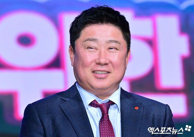 20일 오후 서울 송파구 롯데호텔 월드에서 열린 ‘2025 신한 SOL KBO Bank KBO 미디어데이 & 팬페스트, 롯데 김태형 감독이 포즈를 취하고 있다. 잠실, 김한준 기자