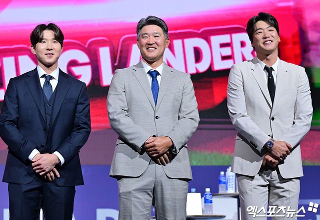 왼쪽부터 SSG 랜더스 박성한, 이숭용 감독, 김광현. 20일 서울 송파구 잠실동 롯데호텔 월드에서 개최된 2025 신한 SOL Bank KBO 미디어데이 및 팬패스트에서 포즈를 취하고 있다. 잠실, 김한준 기자