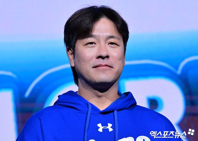 삼성 라이온즈 강민호가 20일 서울 송파구 잠실동 롯데호텔 월드에서 개최된 2025 신한 SOL Bank KBO 미디어데이 및 팬패스트에서 기념촬영하고 있다. 잠실, 김한준 기자