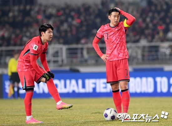 일본 매체 풋볼채널이 21일 한국이 오만에게 덜미를 잡힌 소식을 전하면서 한국의 2026 국제축구연맹(FIFA) 북중미 월드컵 본선 도전이 삐걱거린 것에 대한 한국의 반응을 소개했다.&nbsp;고양, 고아라 기자