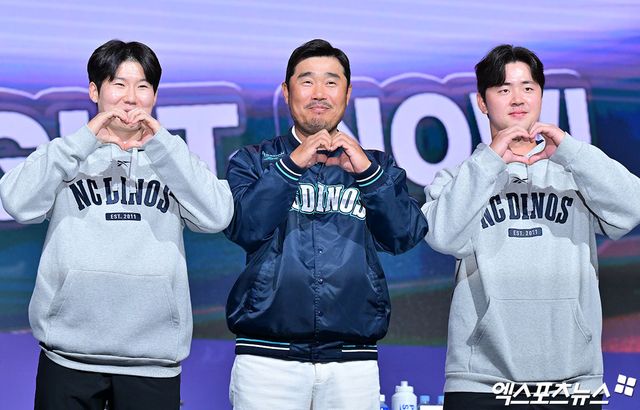 이호준 NC 감독(가운데)은 20일 서울 송파구 잠실동 롯데호텔 월드에서 열렸다. 인연 있던 김경문 한화 감독과 염경엽 LG 감독에게 많은 조언을 들었다. 잠실, 김한준 기자