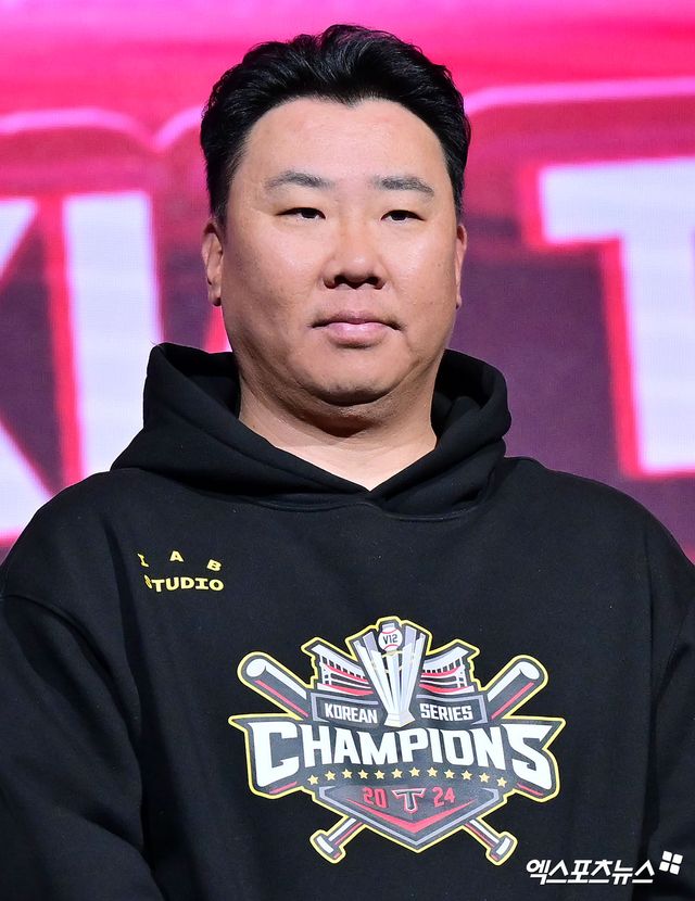 20일 오후 서울 송파구 롯데호텔 월드에서 열린 ‘2025 신한 SOL Bank KBO 미디어데이 & 팬페스트', KIA 이범호 감독이 포즈를 취하고 있다. 잠실, 김한준 기자