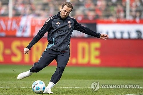 영국 매체 인디펜던트가 21일(한국시간) 잉글랜드 국가대표팀에 합류한 케인이 바이에른 뮌헨에서 첫 우승을 차지한다면 개인 타이틀, 발롱도르에도 더 다가갈 수 있을 거라고 말했다고 전했다.&nbsp;연합뉴스