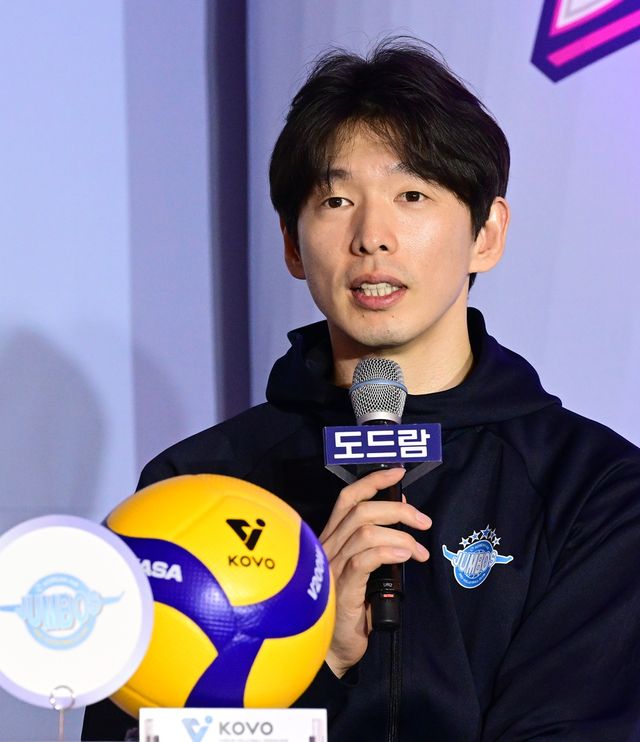 대한항공 한선수가 21일 V리그 포스트시즌 미디어데이에서 질문에 답하고 있다. KOVO