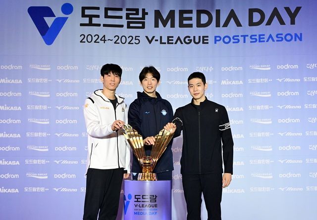 왼쪽부터 KB손해보험 황택의, 대한항공 한선수, 현대캐피탈 황승빈. 21일 V리그 포스트시즌 미디어데이에서 기념촬영하고 있다. KOVO