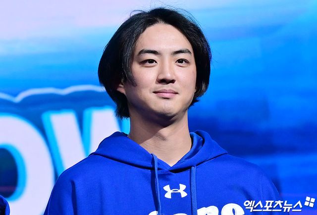 삼성 라이온즈 구자욱이 20일 서울 송파구 잠실동 롯데호텔 월드에서 개최된 2025 신한 SOL Bank KBO 미디어데이 및 팬패스트에서 기념촬영하고 있다. 잠실, 김한준 기자