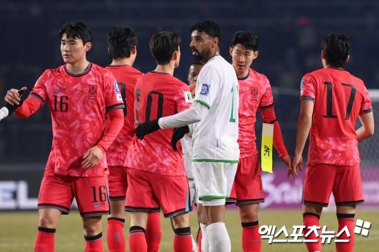 일본 매체 풋볼채널이 21일 한국이 오만에게 덜미를 잡힌 소식을 전하면서 한국의 2026 국제축구연맹(FIFA) 북중미 월드컵 본선 도전이 삐걱거린 것에 대한 한국의 반응을 소개했다.&nbsp;고양, 고아라 기자