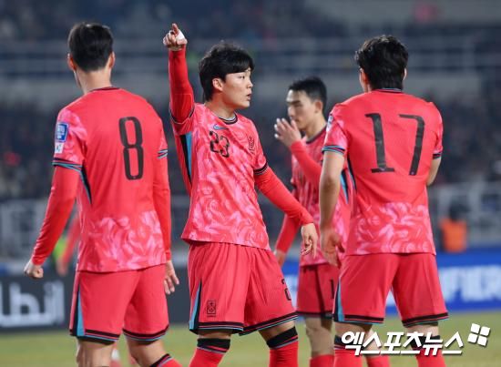 일본 매체 풋볼채널이 21일 한국이 오만에게 덜미를 잡힌 소식을 전하면서 한국의 2026 국제축구연맹(FIFA) 북중미 월드컵 본선 도전이 삐걱거린 것에 대한 한국의 반응을 소개했다.&nbsp;고양, 고아라 기자