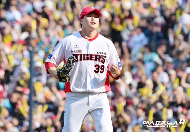 22일 오후 광주기아챔피언스필드에서 열린 '2025 신한 SOL Bank KBO리그' NC 다이노스와 KIA 타이거즈의 개막전 경기, 6회초 수비를 마친 KIA 최지민이 포효하고 있다. 광주, 김한준 기자