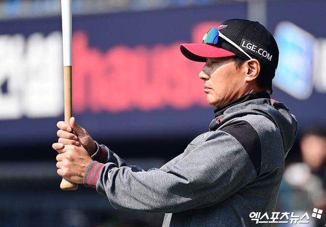 염경엽 LG 감독은 22일 잠실구장에서 열릴 '2025 신한 SOL Bank KBO 리그' 롯데전을 취재진을 만났다. 이 자리에서 장현식이 이탈한 마무리 투수 부재에 관한 고민을 밝혔다. 잠실, 박지영 기자