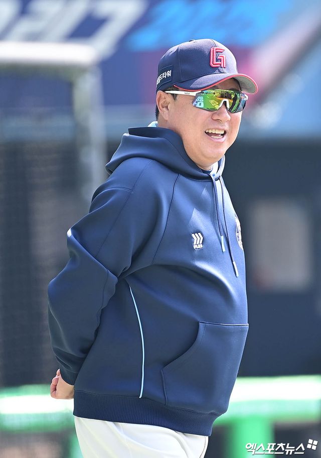 김태형 롯데 감독은 22일 잠실구장에서 열릴 '2025 신한 SOL Bank KBO 리그' LG전에서 타격 슬럼프를 겪고 있는 손호영에 관해 얘기했다. 잠실, 박지영 기자