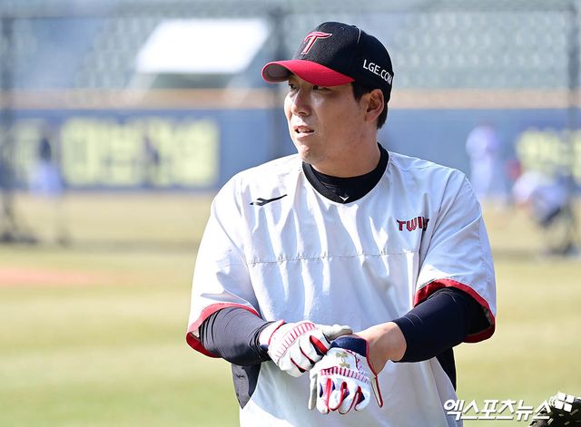 LG 외야수 김현수는 22일 잠실구장에서 열릴 '2025 신한 SOL Bank KBO 리그' 롯데전에서 2번타자 좌익수로 선발 출전한다. 허리 통증에서 회복 중인 문성주를 대신해 밥상을 차려야 할 테이블세터로 나선다. 잠실, 박지영 기자