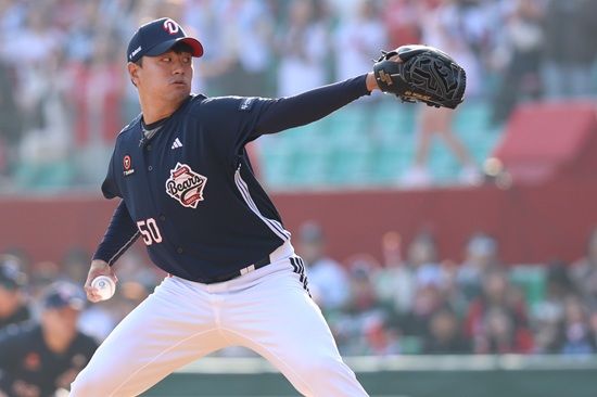 두산 베어스가 22일 정규시즌 개막전 문학 SSG 랜더스전에서 이적생 김민석의 역전 적시 3루타 활약에 앞서나가다 8회 말 셋업맨 이영하의 역전 2점 홈런 허용으로 쓰라린 개막전 패배를 당했다. 두산 베어스