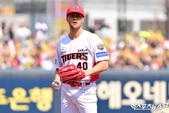 22일 오후 광주기아챔피언스필드에서 열린 '2025 신한 SOL Bank KBO리그' NC 다이노스와 KIA 타이거즈의 개막전 경기, 1회초 KIA 선발투수 네일이 공을 힘차게 던지고 있다. 광주, 김한준 기자