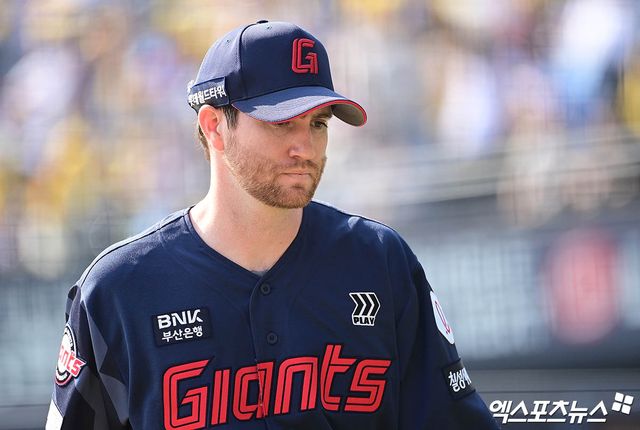 롯데 투수 반즈는 22일 잠실구장에서 열린 '2025 신한 SOL Bank KBO 리그' LG전에서 선발 등판했다. 3이닝 7실점으로 무너져 패전 투수가 될 위기에 놓였다. 잠실, 박지영 기자