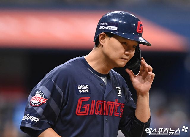롯데 내야수 손호영은 22일 잠실구장에서 열릴 '2025 신한 SOL Bank KBO 리그' LG전에서 7번타자 3루수로 선발 출전한다. 시범경기 극심한 타격 부진을 겪으며 3번에서 7번으로 내려갔다. 엑스포츠뉴스 DB