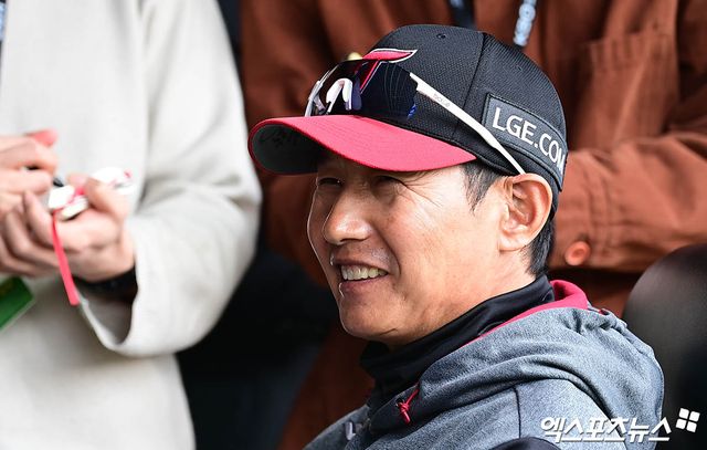 염경엽 LG 감독은 22일 잠실구장에서 열릴 '2025 신한 SOL Bank KBO 리그' 롯데전을 취재진을 만났다. 이 자리에서 장현식이 이탈한 마무리 투수 부재에 관한 고민을 밝혔다. 잠실, 박지영 기자