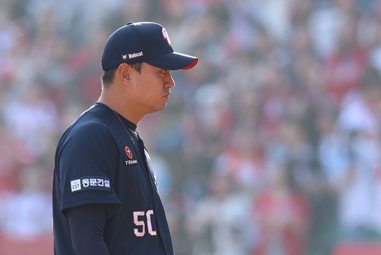 두산 베어스가 22일 정규시즌 개막전 문학 SSG 랜더스전에서 이적생 김민석의 역전 적시 3루타 활약에 앞서나가다 8회 말 셋업맨 이영하의 역전 2점 홈런 허용으로 쓰라린 개막전 패배를 당했다. 두산 베어스