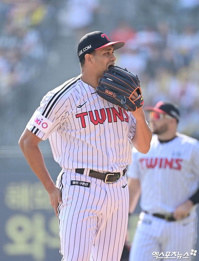 LG 투수 치리노스는 22일 잠실구장에서 열린 '2025 신한 SOL Bank KBO 리그' 롯데와 시즌 개막전에서 선발 등판했다. 6이닝 2실점 퀄리티스타트 투구를 선보여 승리 투수가 됐다. 잠실, 박지영 기자