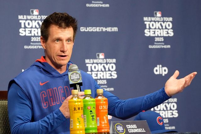 크레이그 카운셀 시카고 컵스 감독이 최근 미국 언론과의 인터뷰를 통해 다시 한 번 일본에서 메이저리그 개막 시리즈를 치르고 싶다는 소망을 밝혔다. 컵스는 지난 18~19일 일본 도쿄돔에서 LA 다저스와 2025 페넌트레이스 개막 2연전을 치렀다. 사진 AP 연합뉴스
