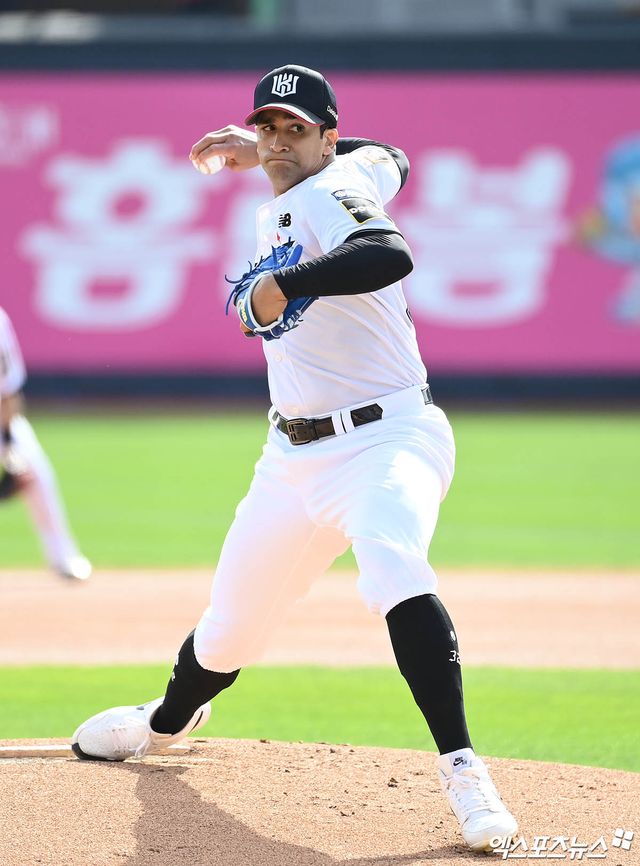 KT 위즈 선발투수 윌리엄 쿠에바스가 정규시즌 경기에 선발 등판해 투구하고 있다. 엑스포츠뉴스 DB