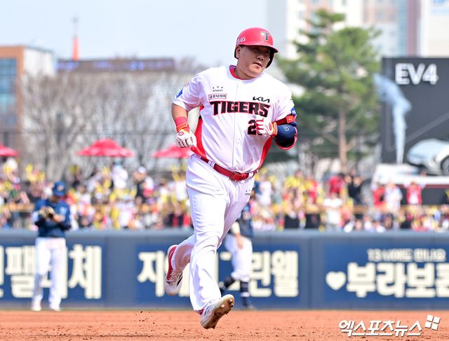23일 오후 광주기아챔피언스필드에서 열린 '2025 신한 SOL Bank KBO리그' NC 다이노스와 KIA 타이거즈의 경기, 2회말 무사 1루 KIA 이우성이 투런 홈런을 날린 후 그라운드를 돌고 있다. 광주, 김한준 기자