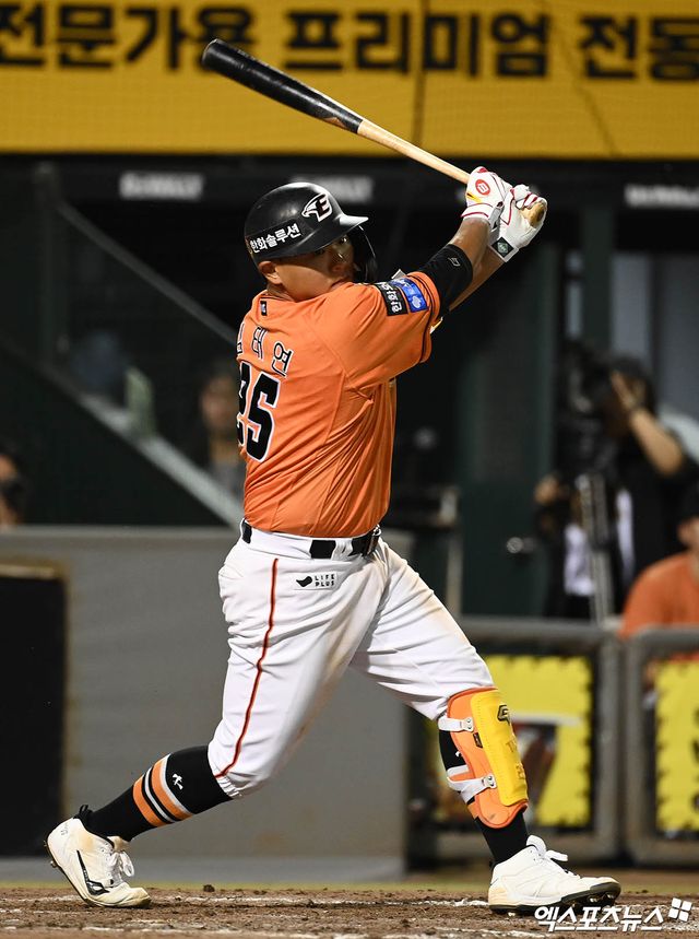 한화 이글스 김태연이 경기에 출전해 타격하고 있다. 엑스포츠뉴스 DB