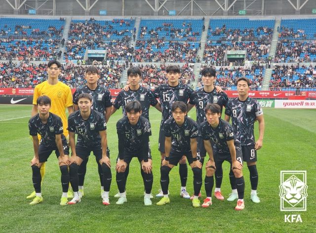 U-22 대표팀은 23일 중국 장쑤성 옌청 올림픽 스포츠센터 스타디움에서 열린 중국축구협회(CFA) 초청 U-22 4개국 친선대회 2차전에서 중국에 0-1로 졌다. 한국은 지난 20일 동남아 베트남과의 첫 경기에선 1-1로 비긴 것에 이어 이번 중국전 패배로 1무1패를 기록했다. 25일 우즈베키스탄과 최종전을 치른다. 대한축구협회