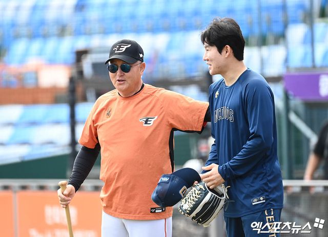 NC 내야수 박민우(사진, 왼쪽 두 번째)는 사촌동생인 한화 투수 박부성에게 프로 선배로서 조언을 건넸다. 엑스포츠뉴스 DB